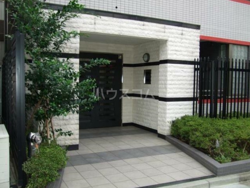 13/18 エントランス