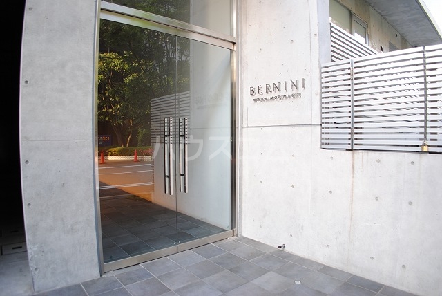 20/30 エントランス