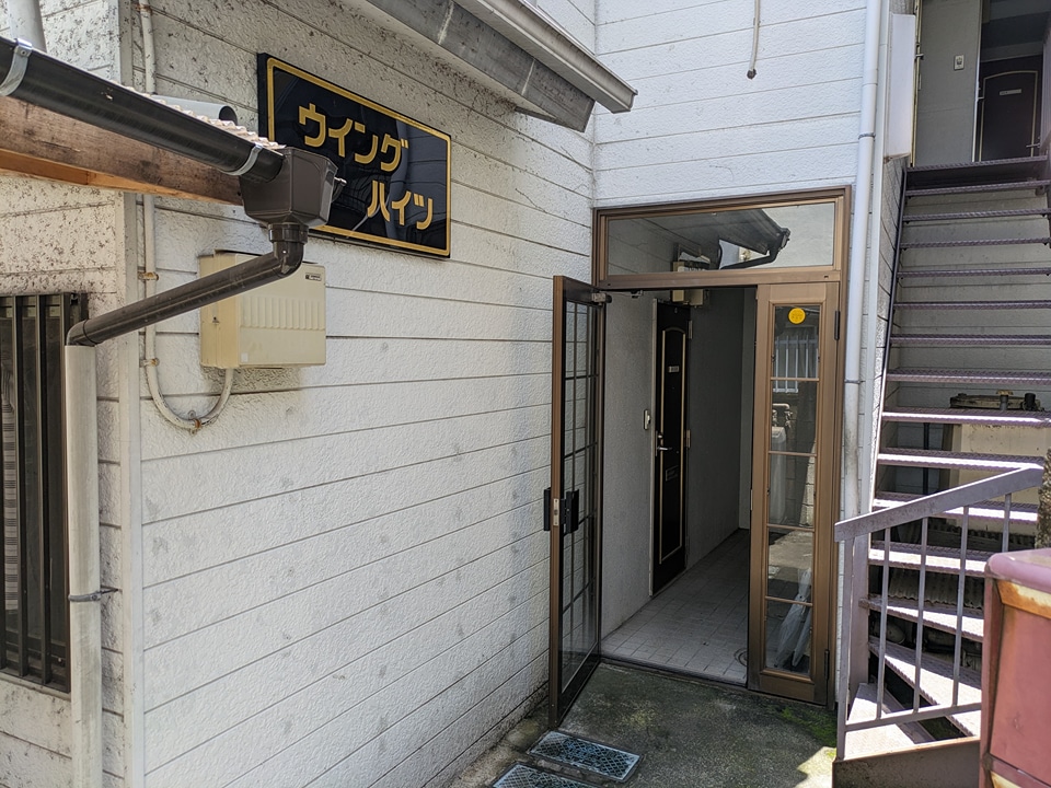 16/23 エントランス