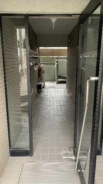 22/30 エントランス