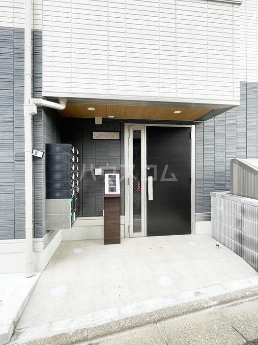 20/28 エントランス