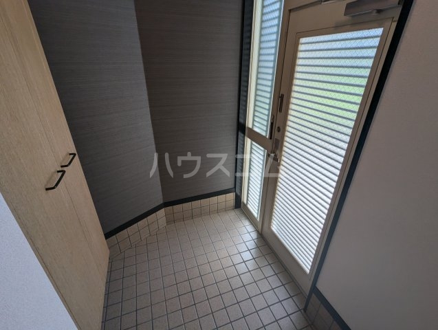 13/27 玄関