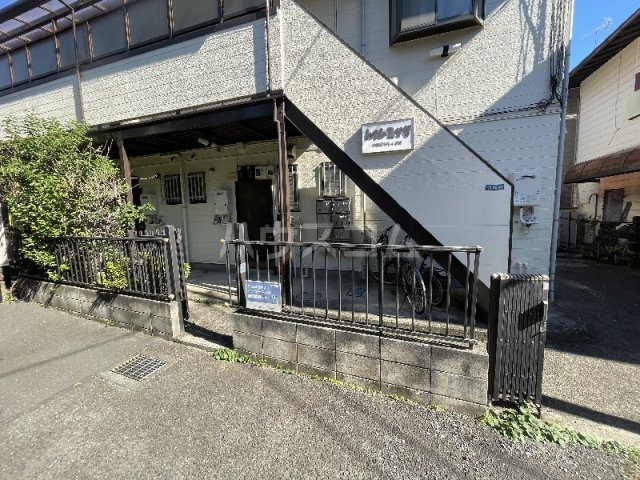 21/23 エントランス