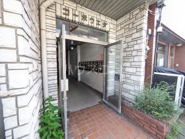 2/5 エントランス