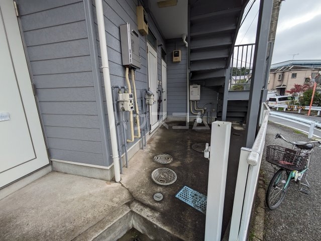 23/30 エントランス