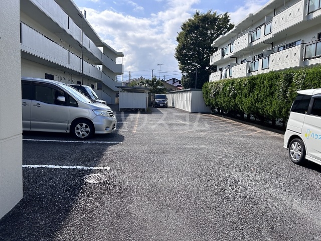 23/27 駐車場