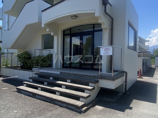 28/30 エントランス