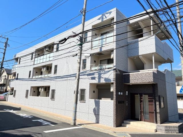 22/26 エントランス