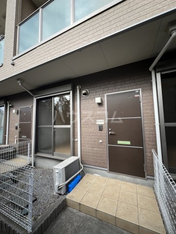 23/26 エントランス