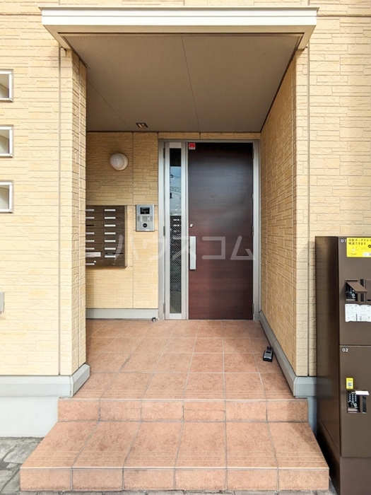 24/30 エントランス