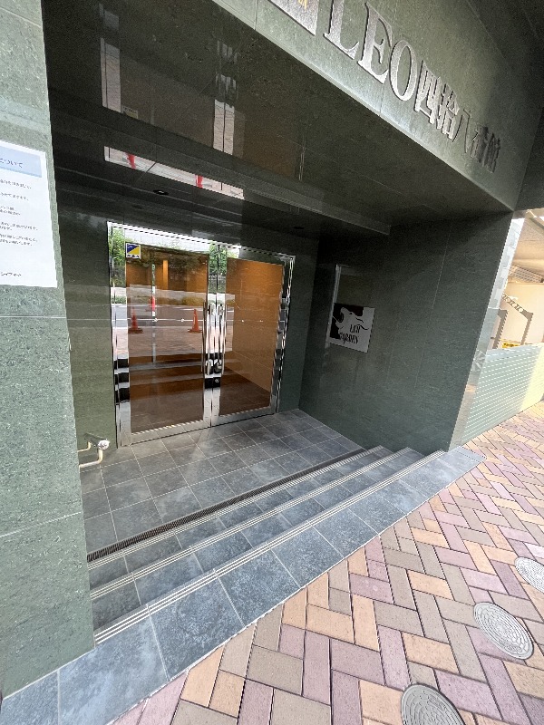 28/30 エントランス