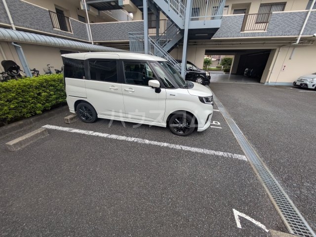 27/30 駐車場