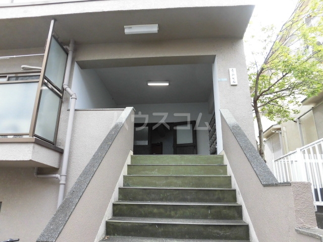 23/27 エントランス