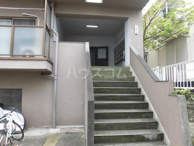 24/27 エントランス