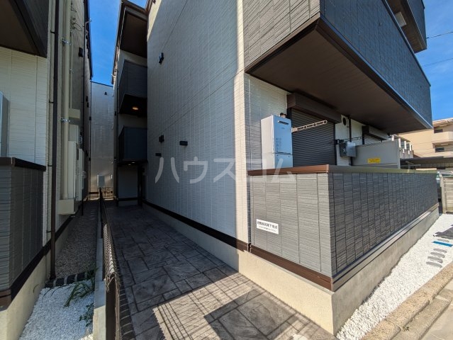 26/30 エントランス