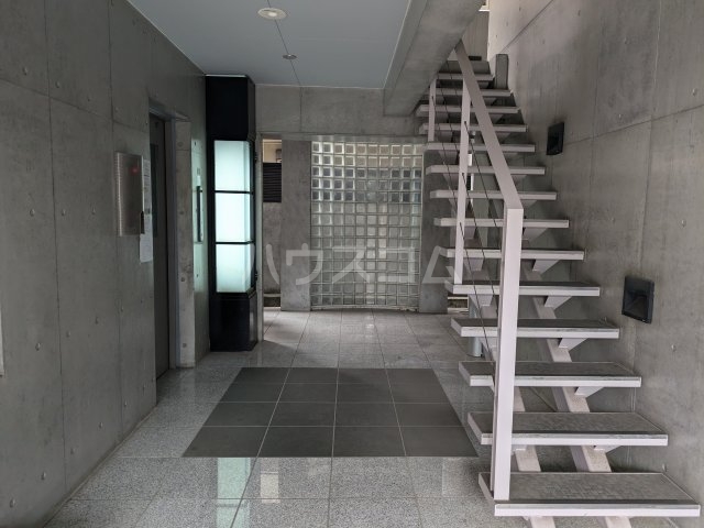 26/30 エントランス