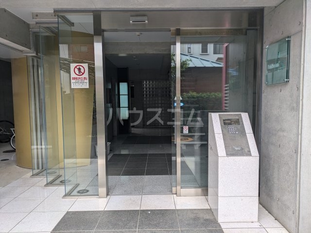 27/30 エントランス