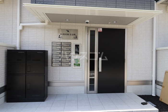 18/24 エントランス