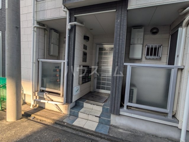 18/28 エントランス