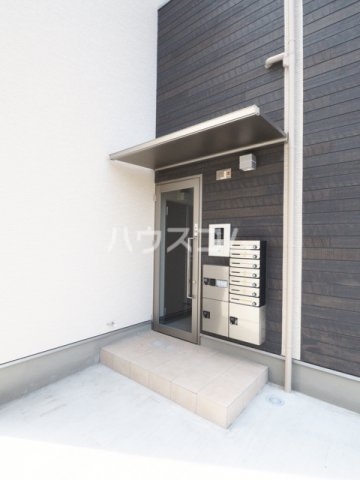 27/30 エントランス