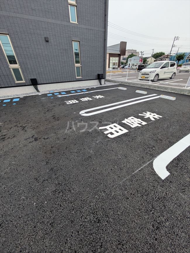 23/28 駐車場
