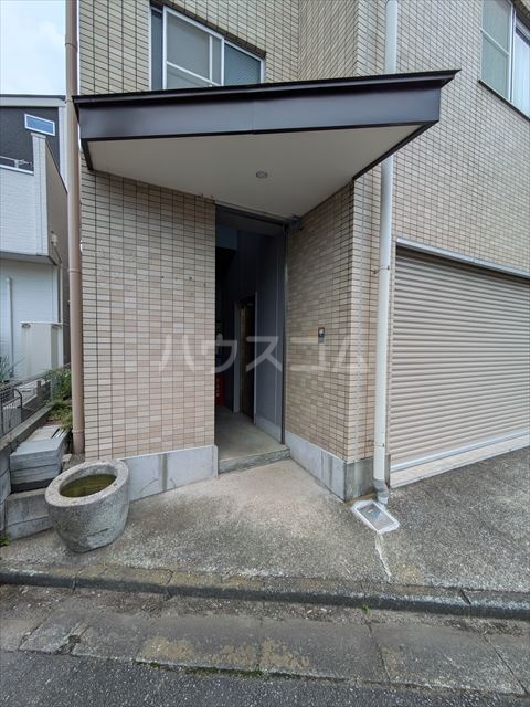 24/29 エントランス