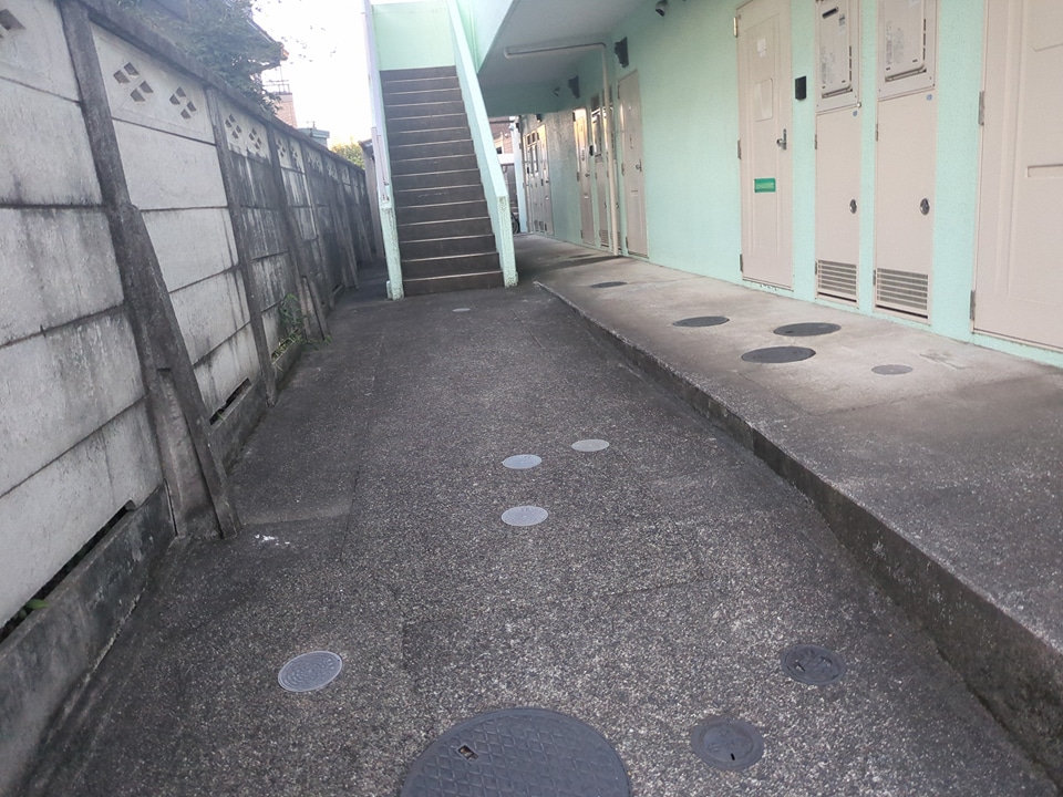 18/28 エントランス