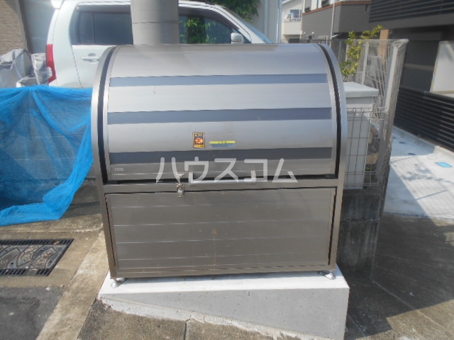 23/25 エントランス