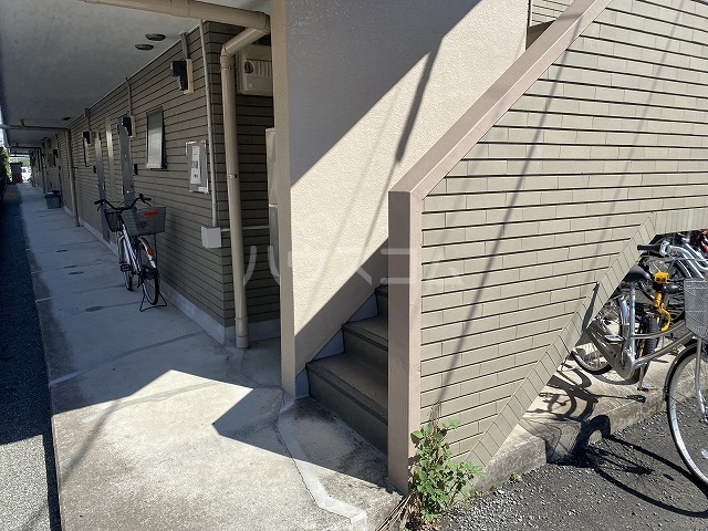 28/30 エントランス