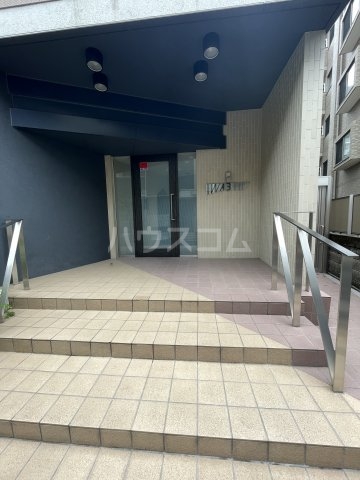 21/30 エントランス