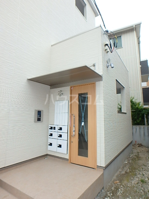 28/30 エントランス