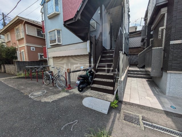 16/16 エントランス