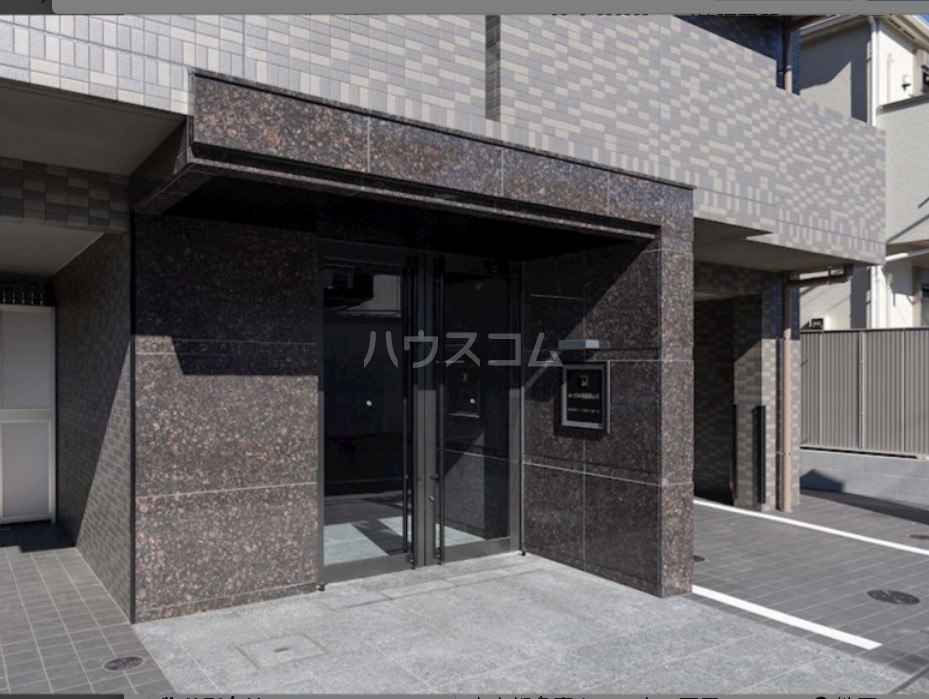 18/30 エントランス