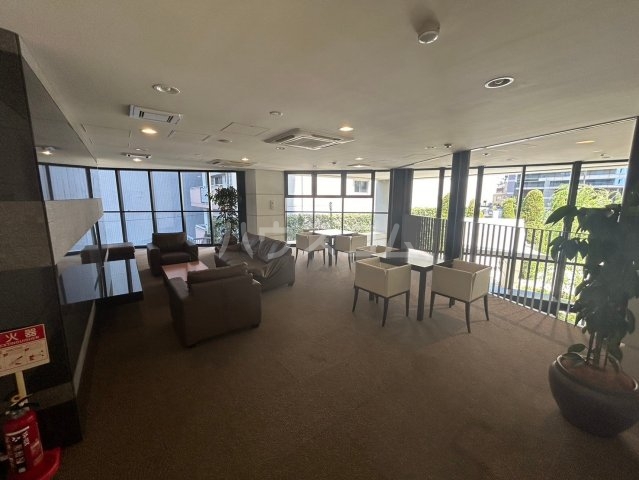 28/30 エントランス