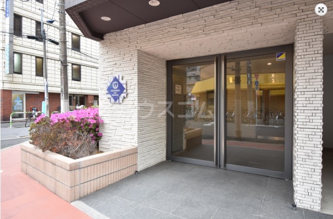 28/30 エントランス