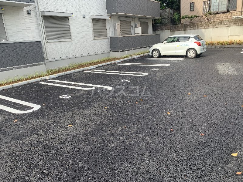 28/30 駐車場