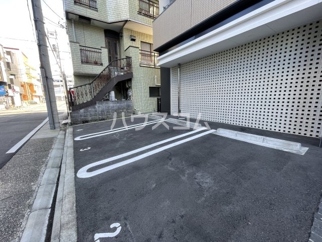 18/28 駐車場