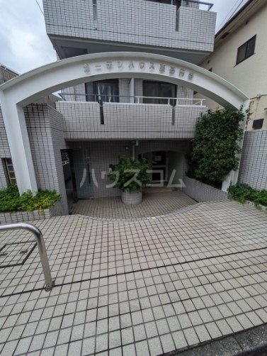 18/27 エントランス