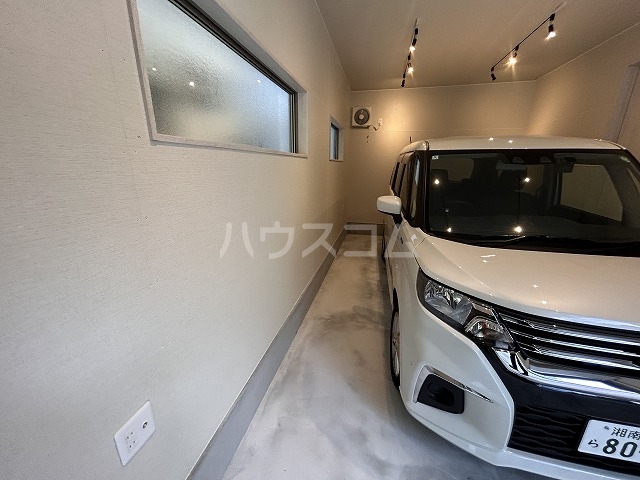 27/30 駐車場