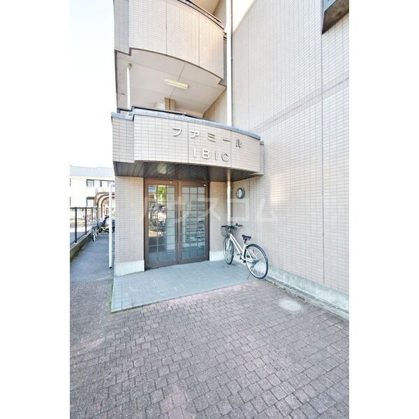 21/23 エントランス