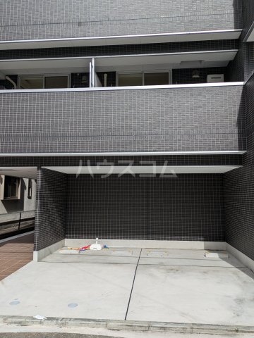 27/30 駐車場