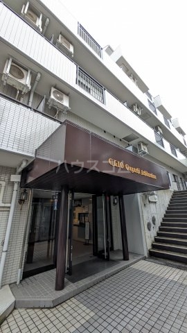 21/30 エントランス