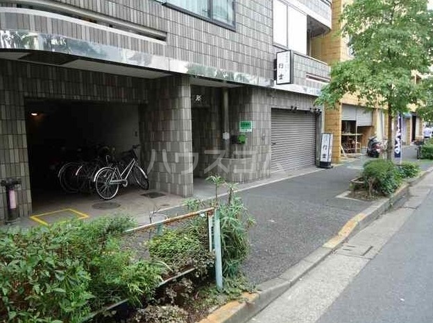 13/13 エントランス