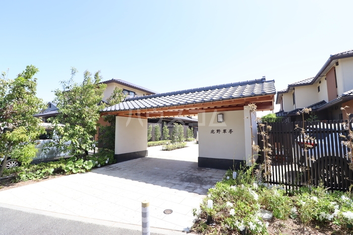 24/30 エントランス