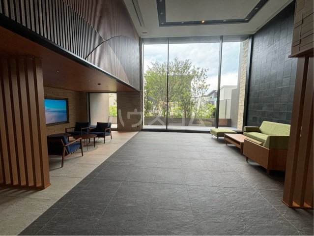 27/30 エントランス