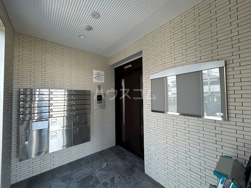 24/30 エントランス