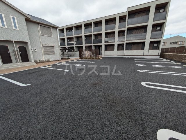 27/30 駐車場