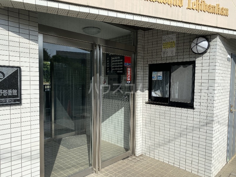 28/30 エントランス