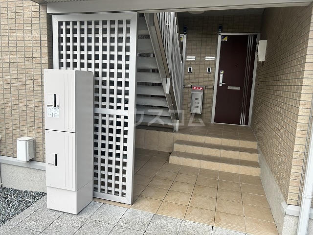 26/29 エントランス