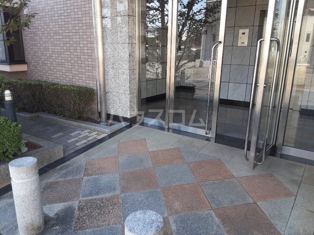 26/30 エントランス